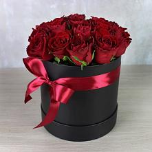 Цветочная композиция из Розы в шляпной коробке в Семеновское